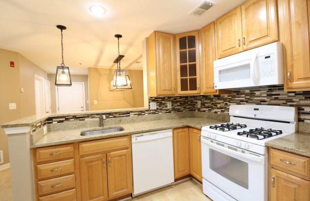 Spacious 2BD/2BA Condo with Balcony in Fountain Hills!