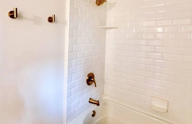 Beautiful 4 bed, 2 bath home for rent in the heart of Omaha!