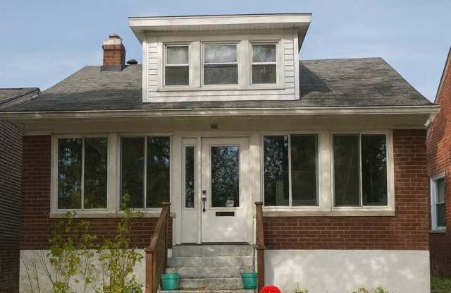 Photo of Gorgeous Renovated Highlands Bungalow – Available for Rent!