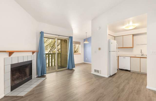 Photo of Charming 1 Bedroom Condo in Kenmore with Parking