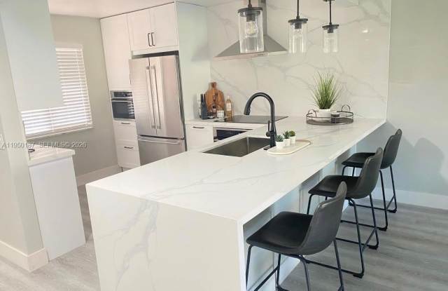 Photo of 432 Lakeview Dr