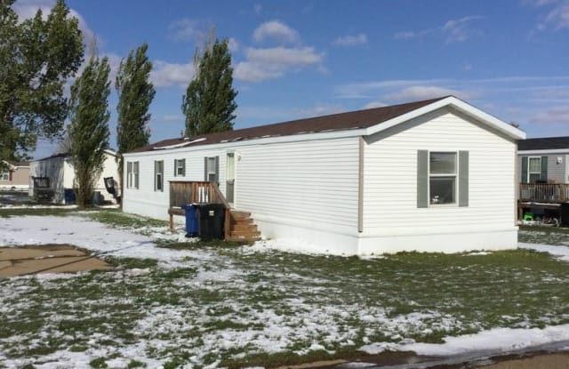 201 E St - 201 East Street, Dickinson, ND 58601