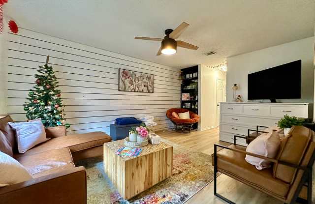 Beautifully Remodeled 2-Bed, 2.5-Bath Condo Blocks from Baylor Campus!