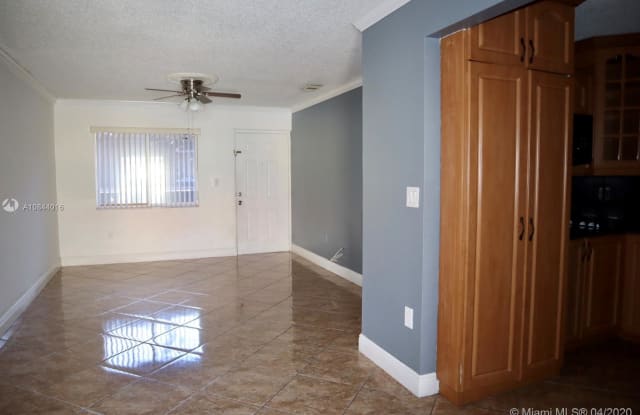 2925 W 80th St - 2925 West 80th Street, Hialeah, FL 33018