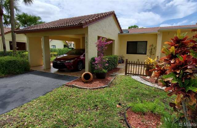 16273 Laurel Dr - 16273 Laurel Drive, Weston, FL 33326