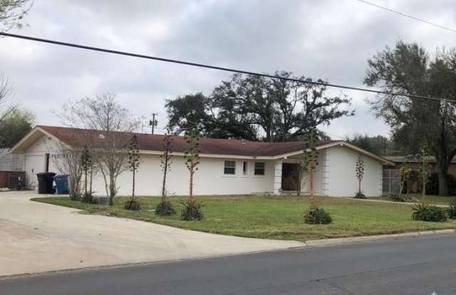 400 Jackson Avenue W