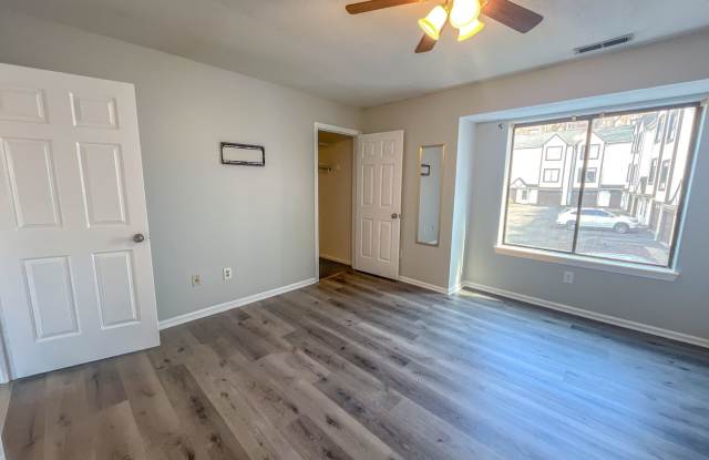2 Bed/ 1 Bath- Renovated Duplex Apt W/ Garage  In-Unit Laundry!