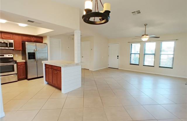 316 SE Santa Barbara Place