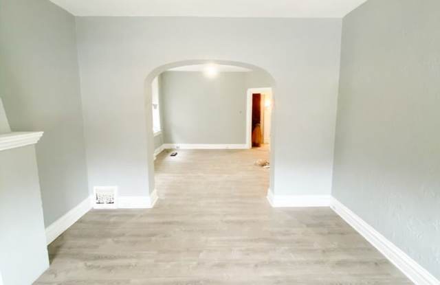 2Bed 1Bath with Den!  Newly renovated!!