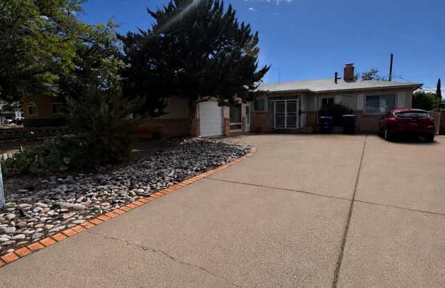1205 Valencia Drive NE