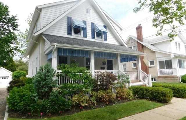 Photo of 2005 5th Avenue