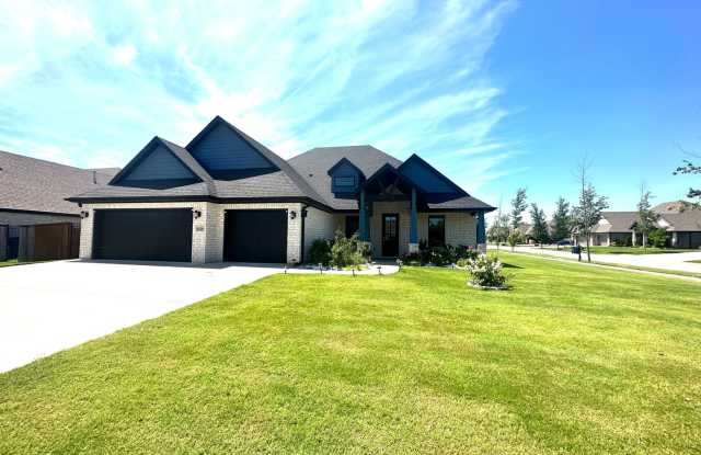 4 Bedroom/ 3 Bathroom Home for Rent in Bentonville, AR.