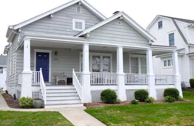 220 Lincoln Avenue