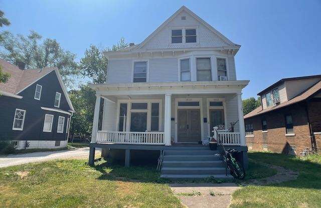 1830 West Moss Avenue