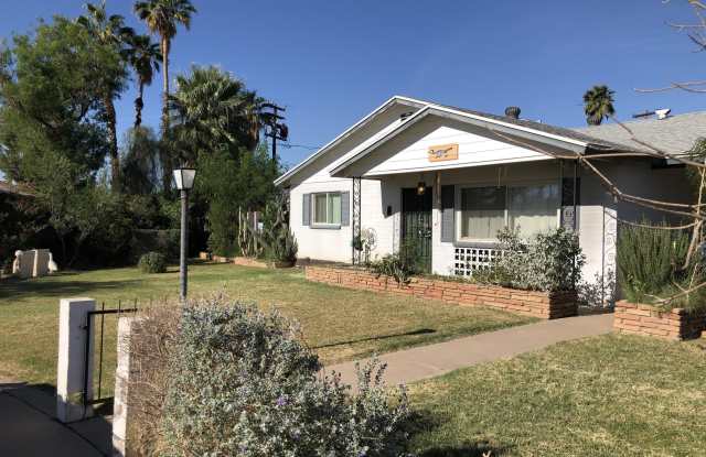 Photo of 705 W 16TH Street