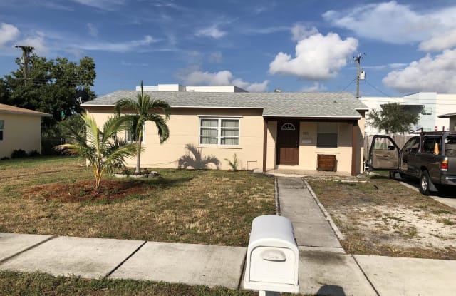 325 NW 4th Street - 325 Northwest 4th Street, Boynton Beach, FL 33435