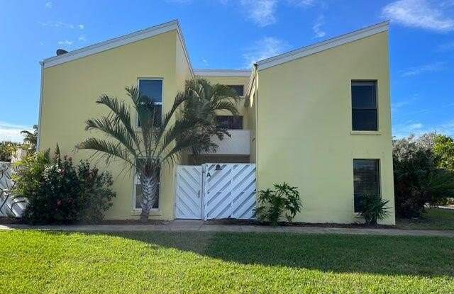 119 Coral Way E