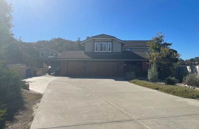 Gorgeous Bonita  home with a pool
