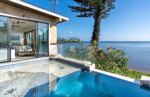 Wailupe Seaside Haven: Beachfront Luxury Home w/ Infinity Pool  City Proximity photos photos