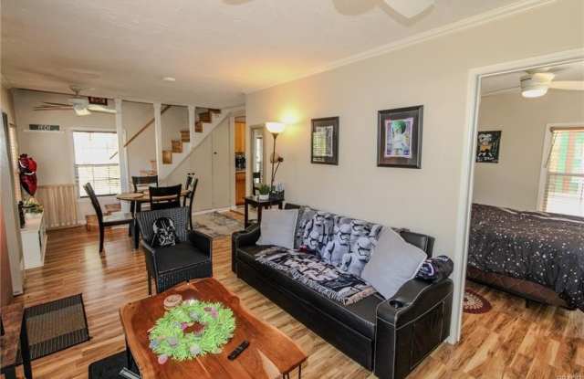 1100 West Sherwood Boulevard