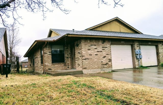 207 Barrett Place - 207 Barrett Place, Edmond, OK 73003