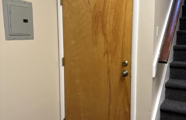 302 Wall Street unit: 2Nd Fl