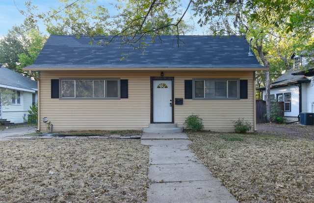 1507 Bois D'Arc, Commerce