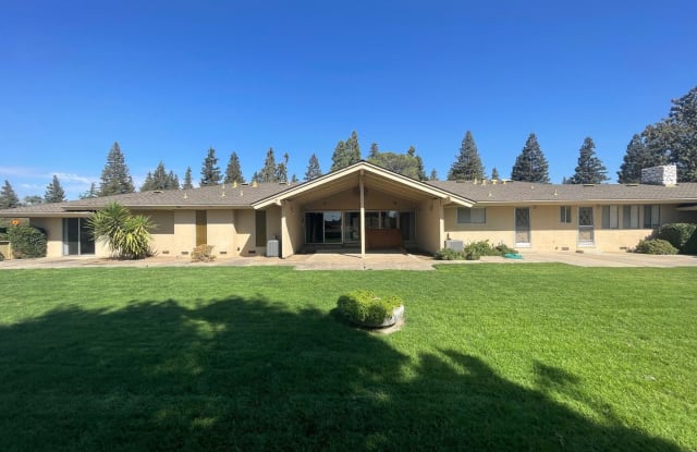 624 N. Stearns Rd - 624 North Stearns Road, East Oakdale, CA 95361