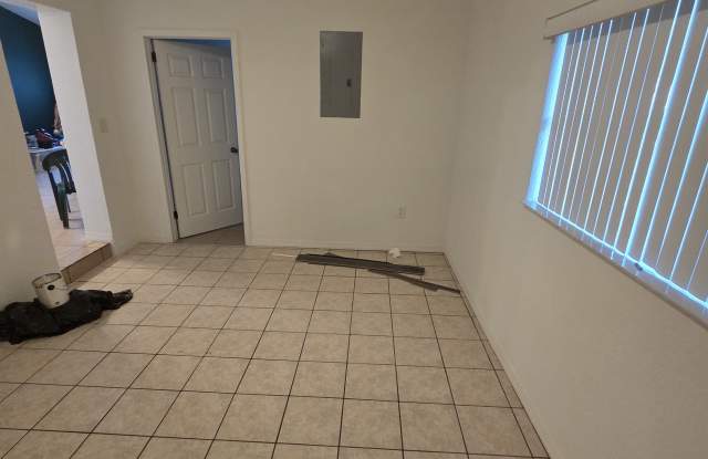 2804 South Park Avenue