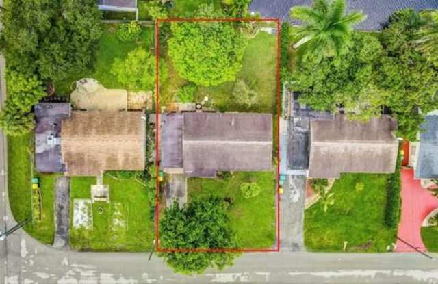 Photo of 4329 Southwest 49th Court