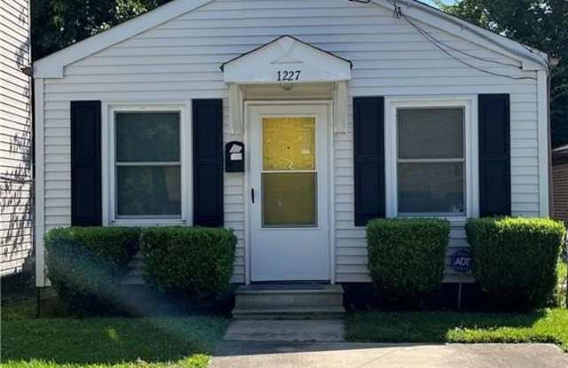 1227 W 41st Street