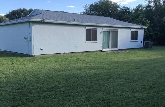 1196 Minnet Court NE