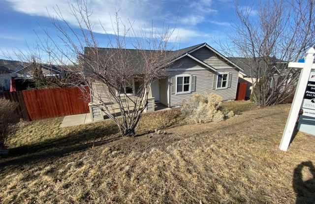 Single level with no carpet! Ready to rent today!
