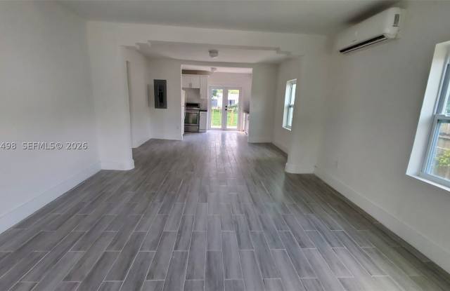 560 NW 53rd St