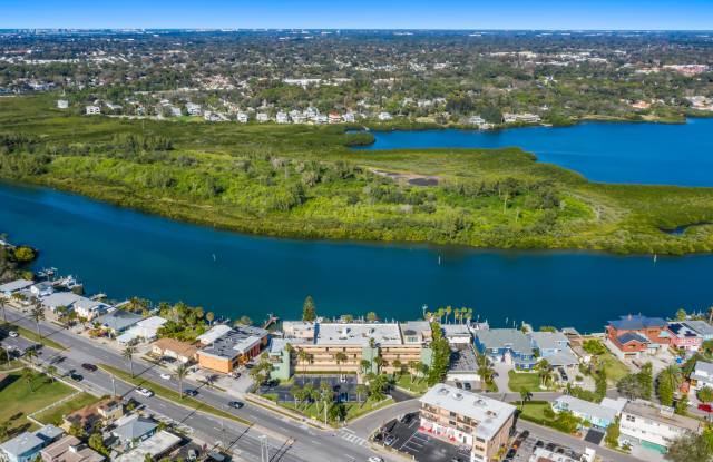 18201 Gulf Blvd Apt 205