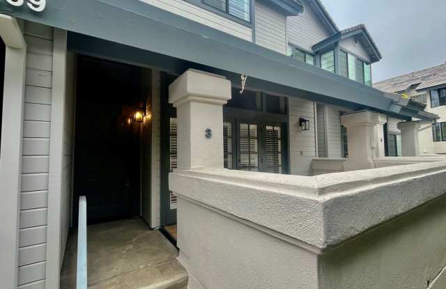 Beautiful 2bd/2bath townhome in Cambridge Terrace Community.