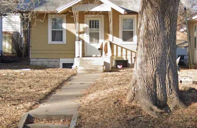 Photo of 527 South Menlo Avenue