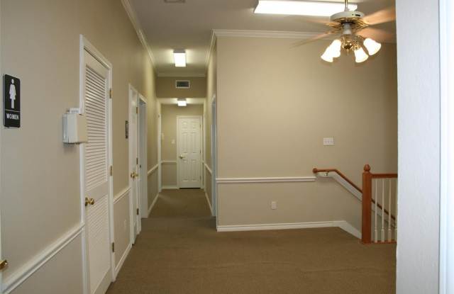 1601 W Henderson