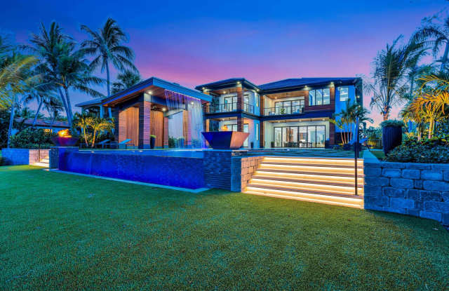 Photo of 416 S Lake Drive