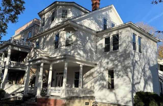 325 Dinwiddie Street
