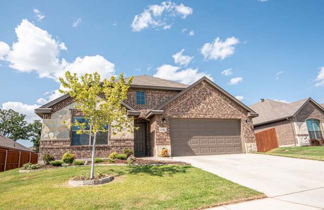 FOR LEASE! ASK ABOUT OUR 1/2 PRICE SECURITY DEPOSIT MOVE-IN SPECIAL! Beautiful Brick Home in The Heights of Weatherford. Open Floor Plan. Granite Counter Tops. GREAT Location!