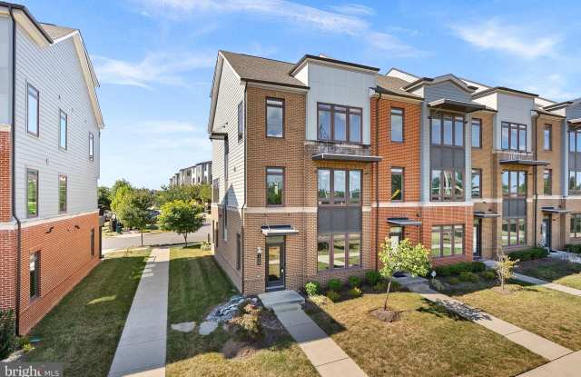 1608 ROCKY SHALE Terrace SE