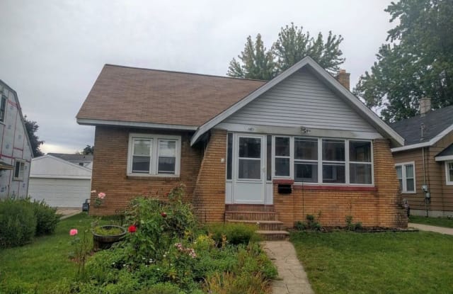 1101 Beechwood St NE - 1101 Beechwood Street Northeast, Grand Rapids, MI 49505