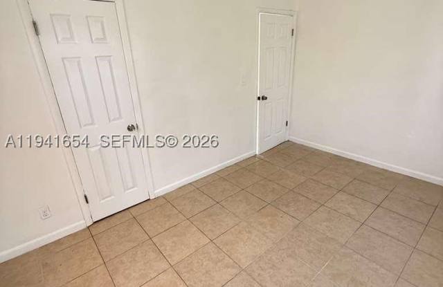 6720 NW 6th Ct