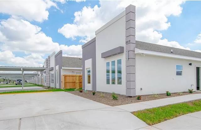 Photo of 3012 W Sandlewood St