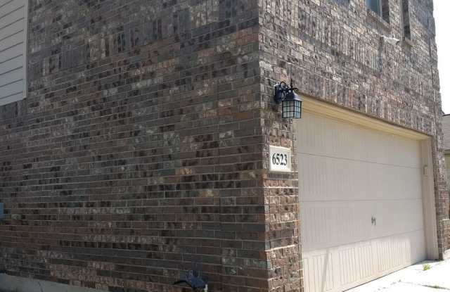 Spacious 4-Bedroom Home in Candlewood Park