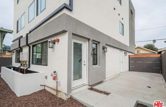 4110 S Normandie Ave