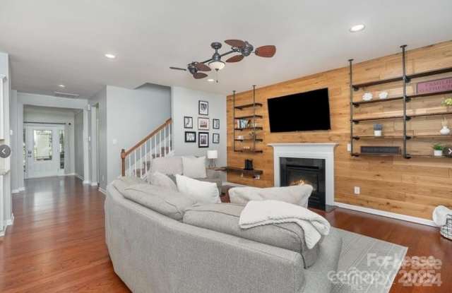 1201 Blackmoor Road