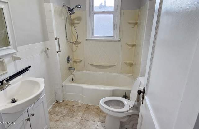 123 Oak Street unit: 2Nd Fl