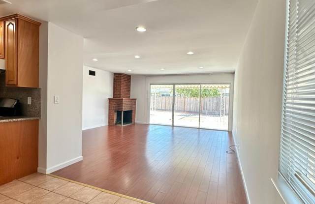 Spacious  Bright 3BR|2BA House in the Heart of San Lorenzo